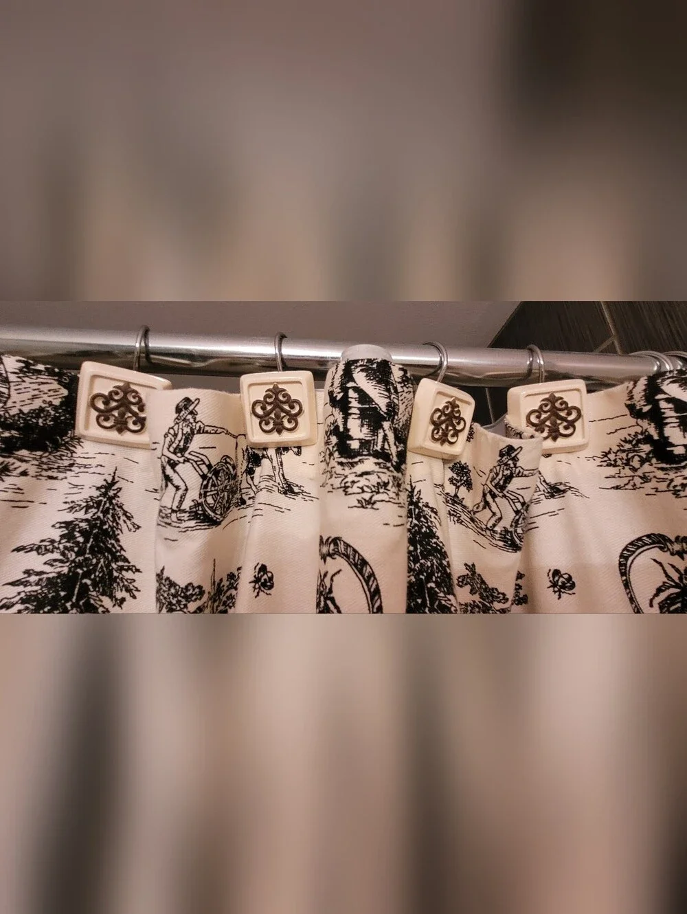 NEVER USED Black & Cream TOILE Shower Curtain with Fleur-de-lis Hooks + Liner